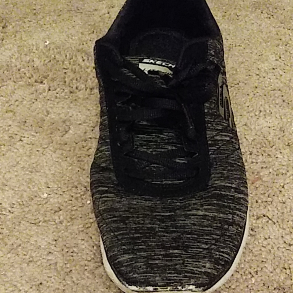 Skechers brand new lightweight tennis shoes